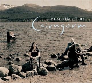 Festival Interceltique 2011: Mhairi Hall Trio, un groupe écossais innovant Festival Interceltique 2011: Mhairi Hall Trio, un groupe écossais innovant