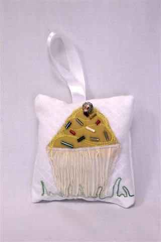 L brode pour Léo : cupcakes à la lavande pour jolies penderies Cupcakes-brodes-a-la-lavande-2_11_LRG.jpg