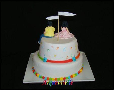 Gâteau école / collège pour la classe de ma grande fée. Déco Pâte à sucre. Gâteau école, collège vue dos