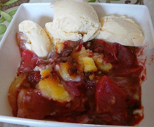 Crumble nectarines blanches, framboises et pralinoise crumble-nectarine--framboise--pralinoise.JPG