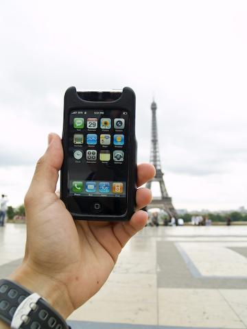 iPhone and Eiffe iphone paris Les 5 applis indispensables pour Paris