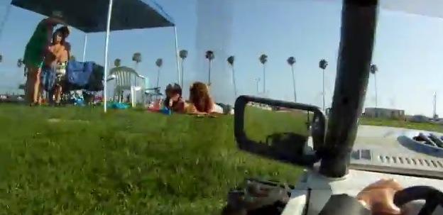 barbie-ken barbie ken Du point de vue dune voiture téléguidée