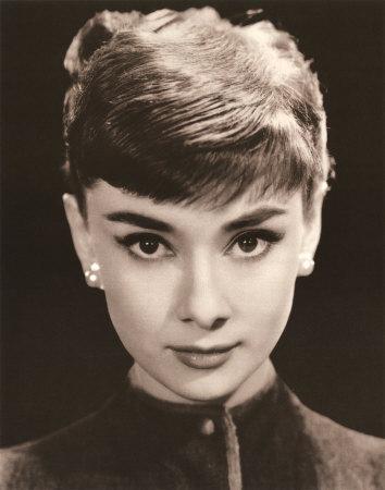 http://imagecache5.art.com/p/LRG/20/2057/PVQ4D00Z/audrey-hepburn.jpg