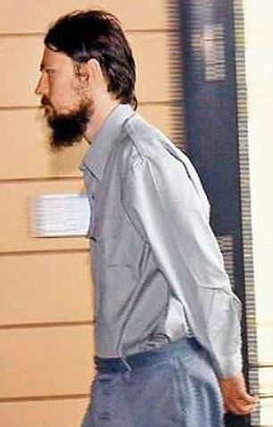 http://i.dailymail.co.uk/i/pix/2011/08/23/article-2029172-0D8BCB9E00000578-52_306x478.jpg