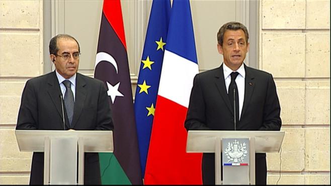 Sarkozy s’allie aux islamistes radicaux contre Kadhafi