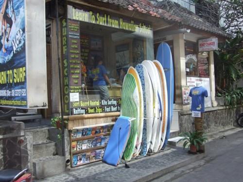 Kuta : THE surf-city !
