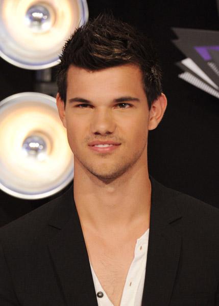 Taylor Lautner était présent aux MTV VMA 2011 !