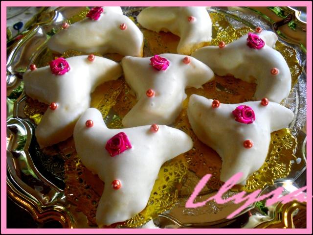 La3rayaches (étoiles de mer) et Makrouts ellouz (Makrouts aux amandes) La3rayaches (étoiles de mer) et Makrouts ellouz (Makrouts aux amandes)