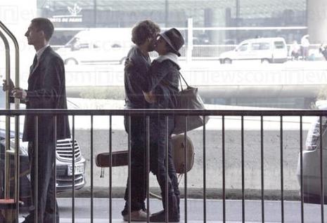 Marion Cotillard et Guillaume Canet à l’aéroport en direction de Los Angeles