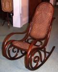Vendredi 16 Mars = Anniversaire de ma cousine Karine !!! medium_1118-Thonet-Bentwood-Rocking-Chair.jpg