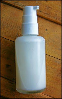 Lait de toilette adoucissant visage à la Prune et à l'Amande douce Lait de toilette adoucissant visage à la Prune et à l'Amande douce