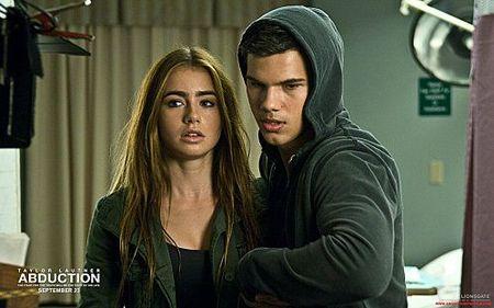 Taylor Lautner à Paris pour l'avant-première du film Identité Secrète (Abduction) abduc