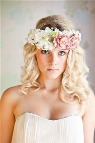 Magnifiques accessoires nuptiales et florales pour cheveux! lovehair-floral-headbands-019-small.jpg
