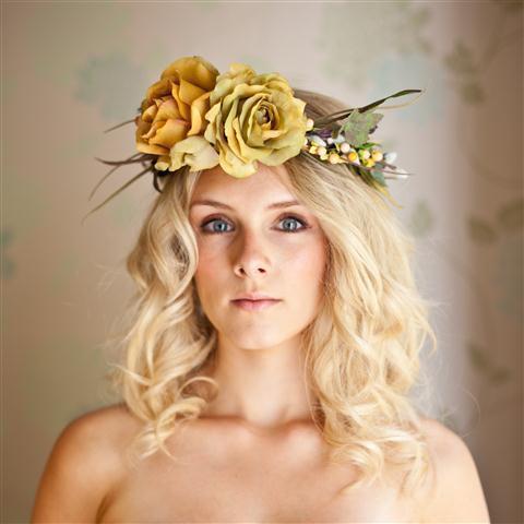 Magnifiques accessoires nuptiales et florales pour cheveux! lovehair-floral-headbands-050-small.jpg