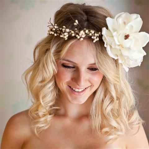 Magnifiques accessoires nuptiales et florales pour cheveux! lovehair-floral-headbands-043-small.jpg