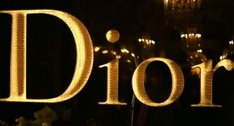 Dior J Adore campagne de publicite attendue pour le parfum Dior