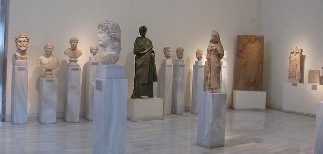 Musée National d'Archéologie d'Athènes, cité plus bas dans l'article Où sortir et faire la fête à Athènes