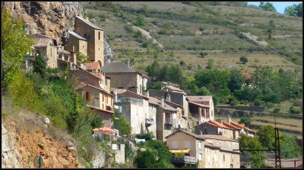 Peyre village Le bien nommé Peyre