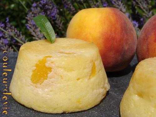 Petits moelleux de semoule aux pêches Petits moelleux de semoule aux pêches
