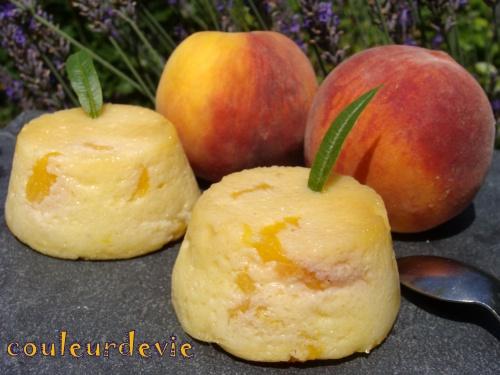 Petits moelleux de semoule aux pêches Petits moelleux de semoule aux pêches