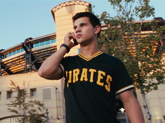 Images de Taylor Lautner dans le film Identité secrète