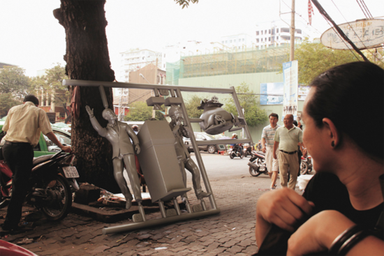 AGDMAG_HO-CHI-MINH-AMBIENT-MARKETING-VIET-NAM-OGILVY-MATHER-CREATIVITY-TAMIYA-1-600X400 Maquettes géantes