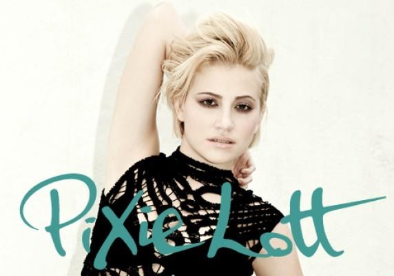 Pixie Lott retrouve Kesha pour  » Blackout »