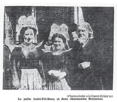 Saint-Pol-Roux à Quimper, pendant les fêtes de Cornouaille de 1937 Saint-Pol-Roux à Quimper, pendant les fêtes de Cornouaille de 1937