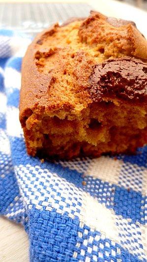 Mini-cakes-au-praline-et-chocolat-noir-015.JPG