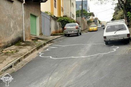 Une scène de crime remplacée par des arbres 001c_chalkline_tree