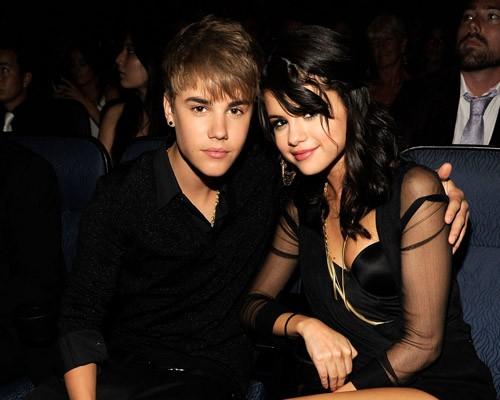 Justin BIEBER Veut Vivre une Vie ROMANTIQUE avec Selena GOMEZ!