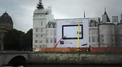 La Galaxy Tab 10.1 s’affiche sur la Conciergerie de Paris avec Jean-Charles de Castelbajac