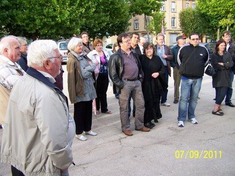 FdeG L L V Rassemblement 07.09.11 013 Mercredi 7 Septembre 2011, Le Comité Local du Front de Gauche du Bassin de Longwy-Longuyon-Villerupt rebaptise la « Place DARCHE » de Longwy-Haut en « Place des Indignés et Place au Peuple »