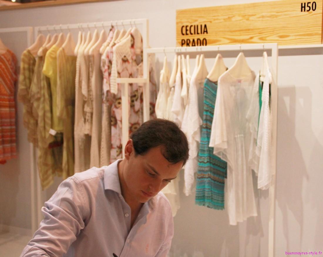 Cecilia Prado Cecilia Prado tricotant le Brésil