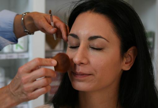 Un maquillage de pro Lily Lolo étape par étape avec Mon Corner Bio