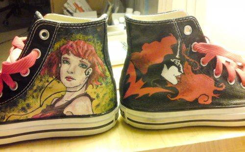batwoman_shoes___detail_by_summoneryuna-d3iqjsz En attendant Batwoman (un peu de fan art #2)