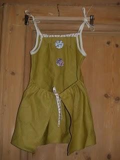 Une robe de mademoiselle Une robe de mademoiselle