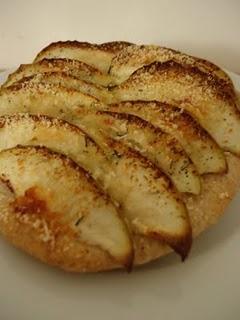 Pizza aux pommes gratinées au parmesan Pizza aux pommes gratinées au parmesan