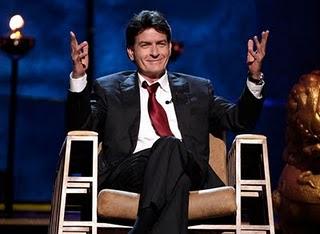 Charlie Sheen grillé sous le feu des vannes Charlie Sheen grillé sous le feu des vannes