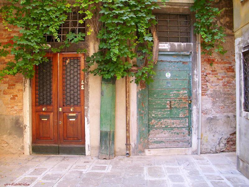 Atmosphère Vénitienne : S'Polo, des portes...la porte verte.