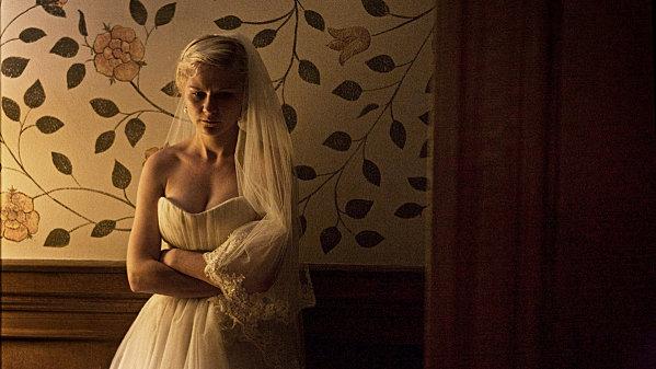 melancholia-movie-photo.jpg