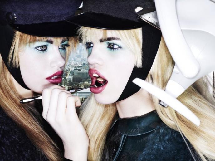 Daphne Groeneveld Hailey Clauson par Mario Testino pour Allure Magazine 1