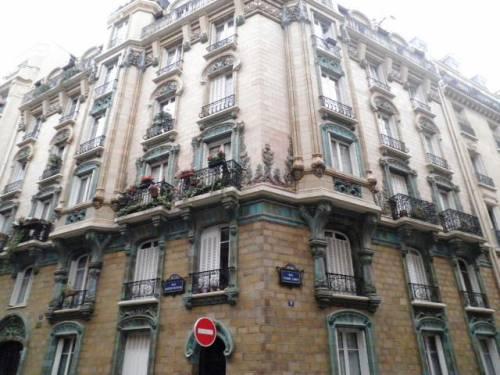 Chardons d'immeuble : l'Art Nouveau selon Charles Klein immeuble, chardons, art nouveau, Charles Klein, architecte, Emile Muller, céramique, rue Eugène Manuel, 75116