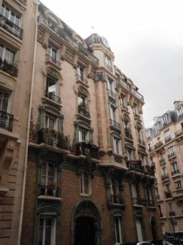 Chardons d'immeuble : l'Art Nouveau selon Charles Klein immeuble, chardons, art nouveau, Charles Klein, architecte, Emile Muller, céramique, rue Eugène Manuel, 75116