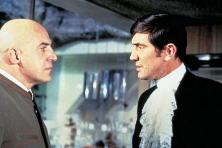 Telly Savalas et George Lazenby