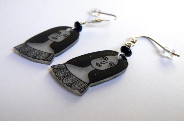 Boucles d’oreilles en plastique fou – Tutoriel
