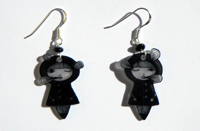 Boucles d’oreilles en plastique fou – Tutoriel