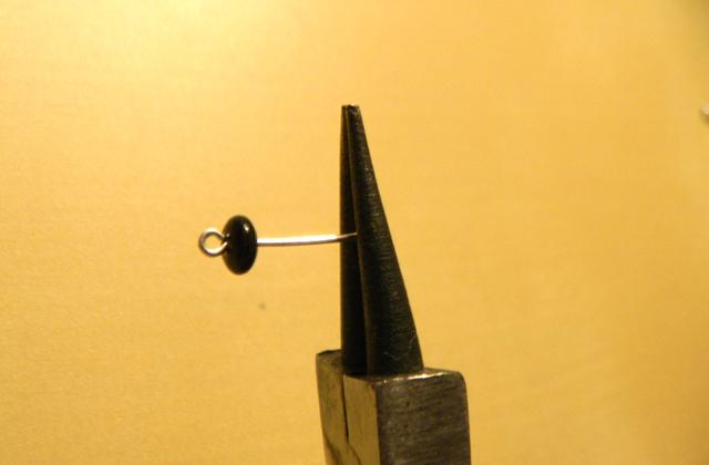 Boucles d’oreilles en plastique fou – Tutoriel