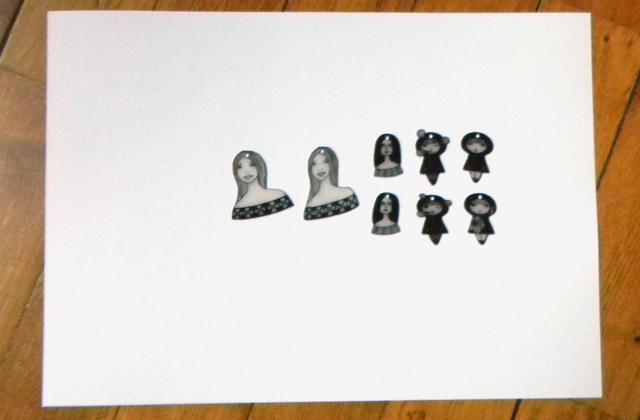Boucles d’oreilles en plastique fou – Tutoriel