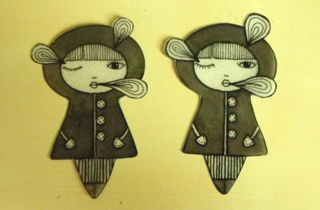 Boucles d’oreilles en plastique fou – Tutoriel